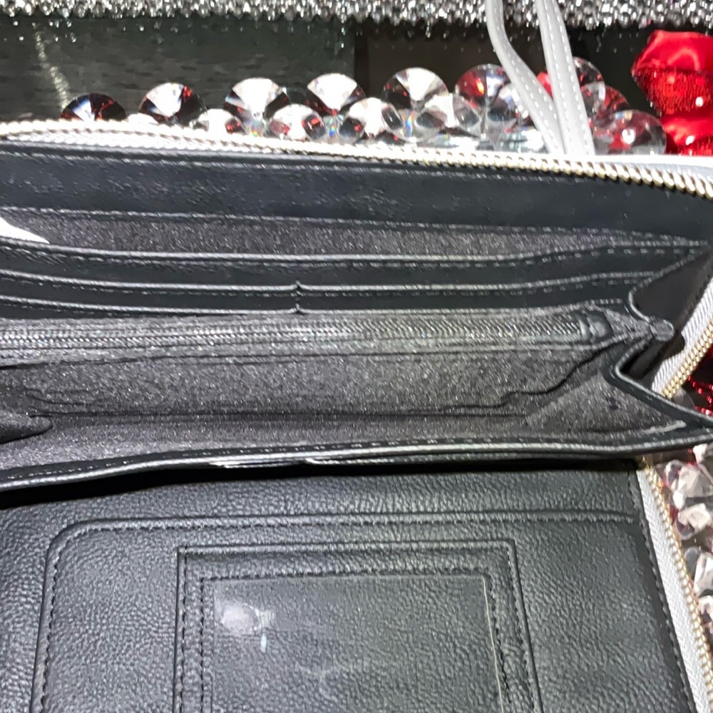 NWOT Betsey Johnson Wristlet Wallet - Picture 3 of 12